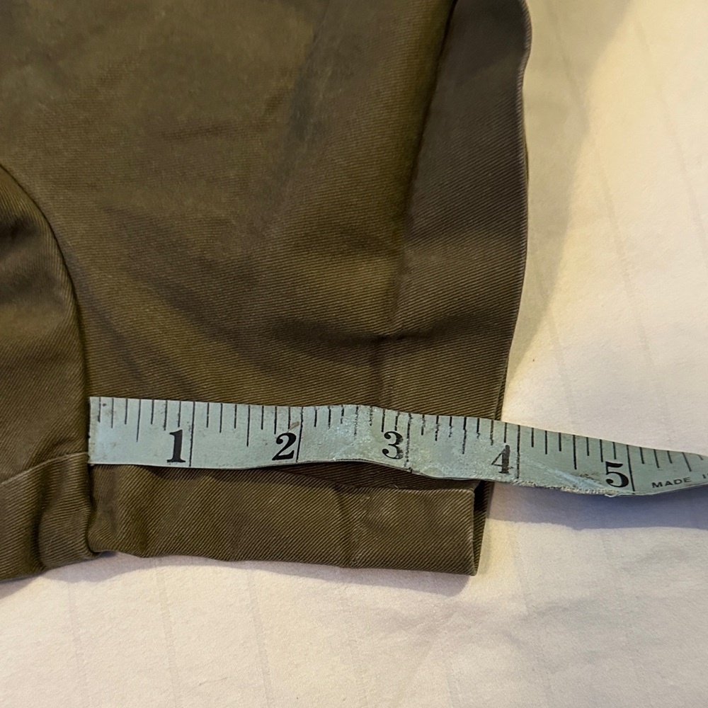 Old Navy Women's Dark Olive Casual Shorts - Picture 6 of 6